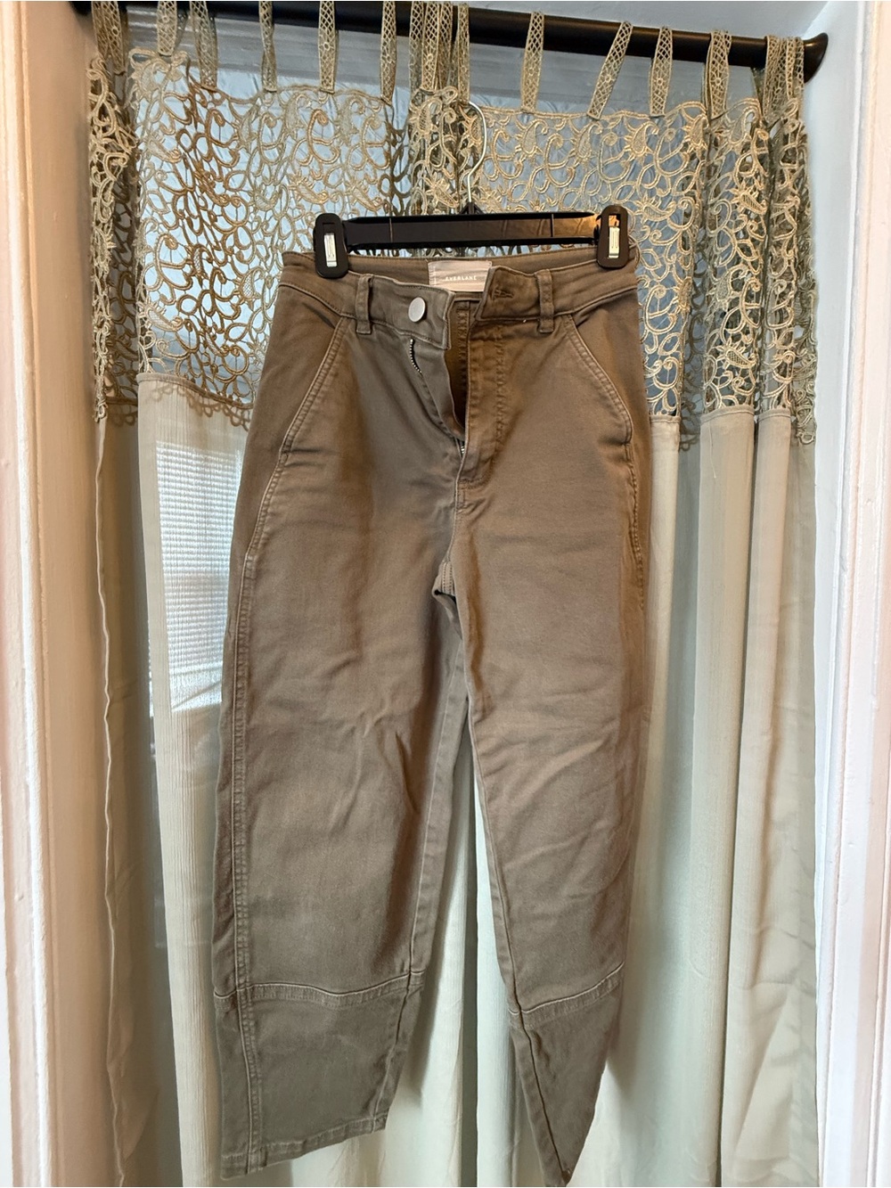 Everlane utility barrel pant in olive green - Picture 4 of 7